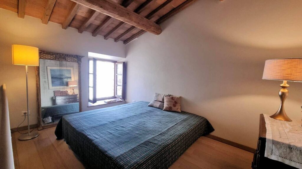 1668-Bellissimo appartamento al piano primo con giardino privato in un borgo completamente ristrutturato con ampia piscina-Volterra-22 Agenzia Immobiliare ASIP