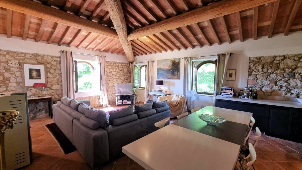 1668-Bellissimo appartamento al piano primo con giardino privato in un borgo completamente ristrutturato con ampia piscina-Volterra-15 Agenzia Immobiliare ASIP