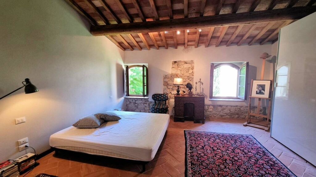 1668-Bellissimo appartamento al piano primo con giardino privato in un borgo completamente ristrutturato con ampia piscina-Volterra-23 Agenzia Immobiliare ASIP