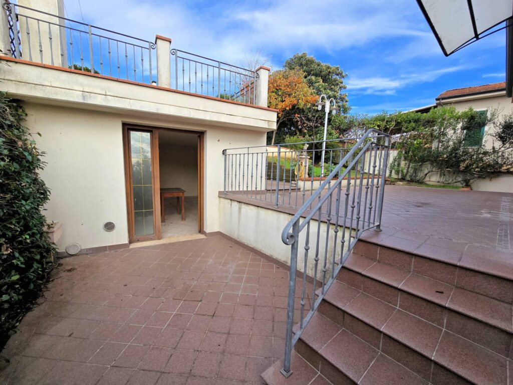 1669-Villetta libera su quattro lati con giardino-Montopoli in Val d'Arno-8 Agenzia Immobiliare ASIP