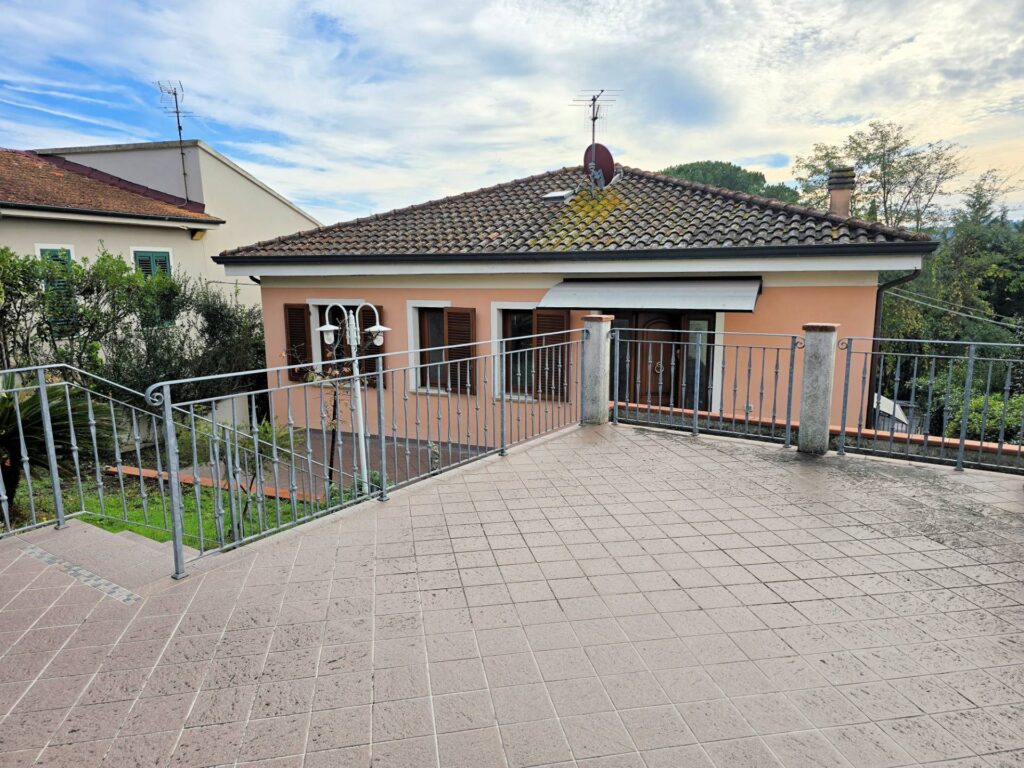 1669-Villetta libera su quattro lati con giardino-Montopoli in Val d'Arno-3 Agenzia Immobiliare ASIP