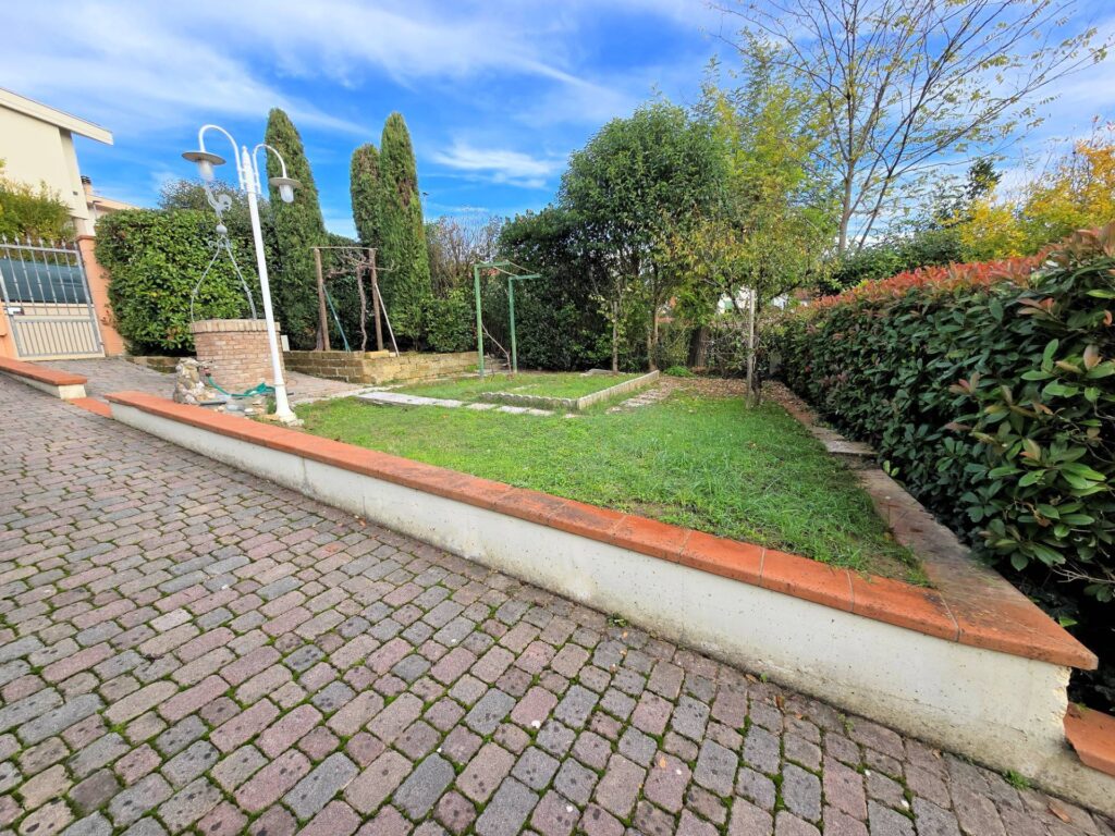 1669-Villetta libera su quattro lati con giardino-Montopoli in Val d'Arno-5 Agenzia Immobiliare ASIP