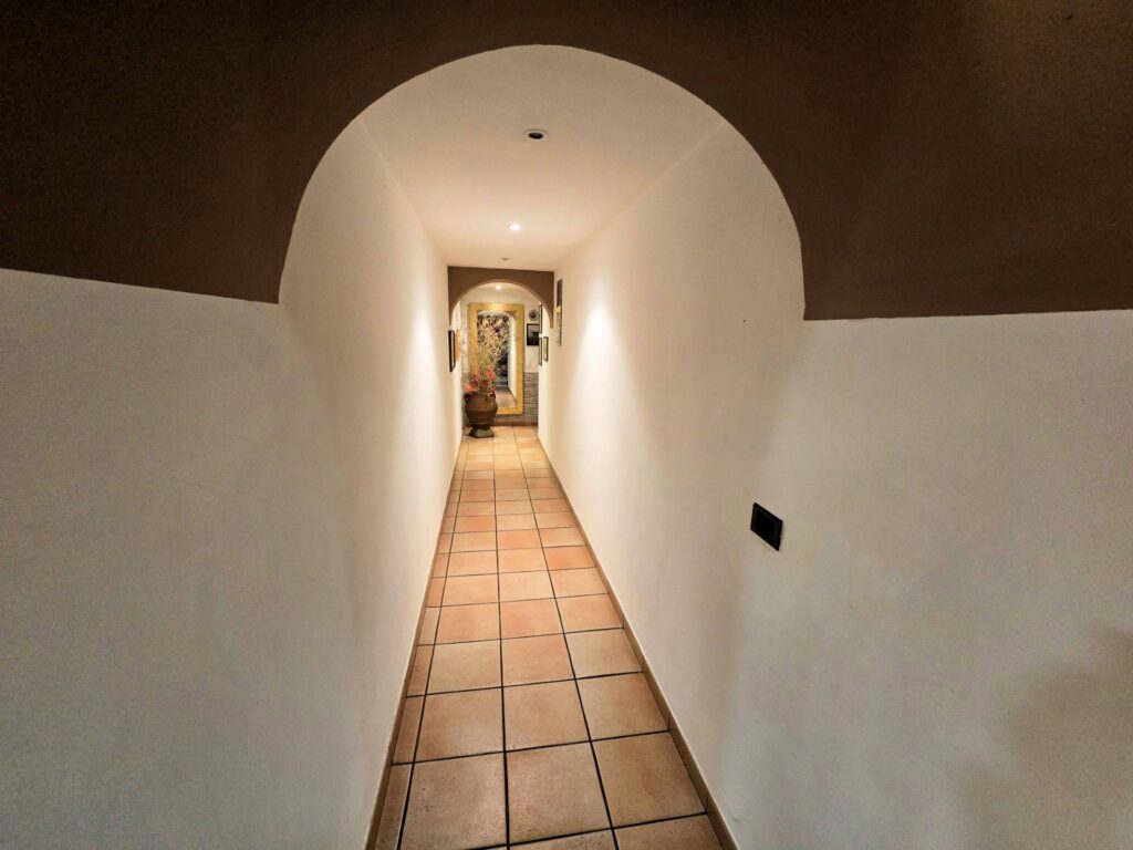 1689-Villa di ampia superficie divisa in due appartamenti con annessi giardino e piscina-Pistoia-31 Agenzia Immobiliare ASIP