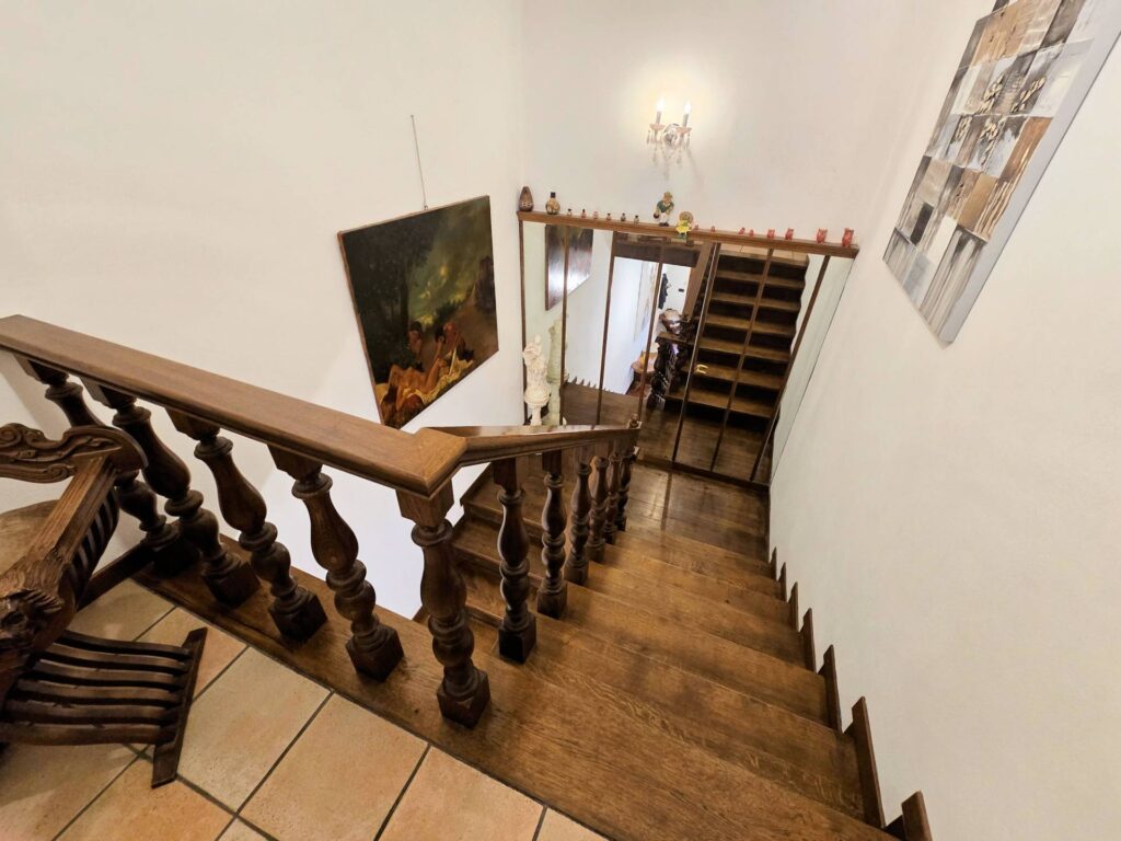 1689-Villa di ampia superficie divisa in due appartamenti con annessi giardino e piscina-Pistoia-22 Agenzia Immobiliare ASIP