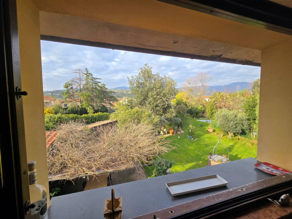 1689-Villa di ampia superficie divisa in due appartamenti con annessi giardino e piscina-Pistoia-12 Agenzia Immobiliare ASIP