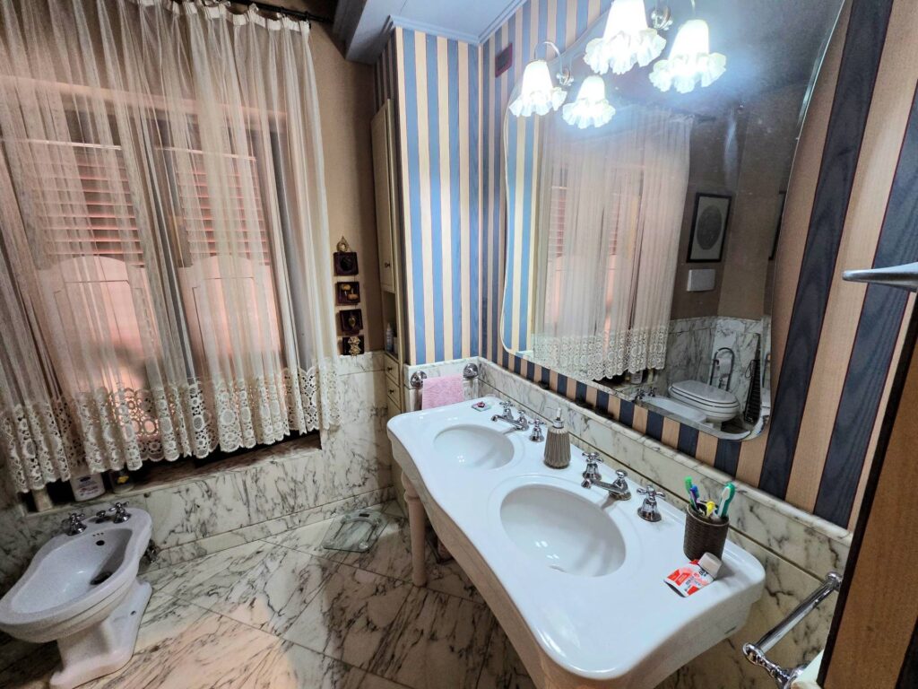 1689-Villa di ampia superficie divisa in due appartamenti con annessi giardino e piscina-Pistoia-40 Agenzia Immobiliare ASIP