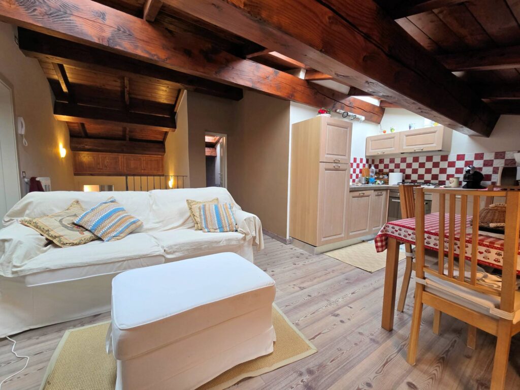 1614-Mansarda ristrutturata nel centro del paese-Abetone Cutigliano-2 Agenzia Immobiliare ASIP