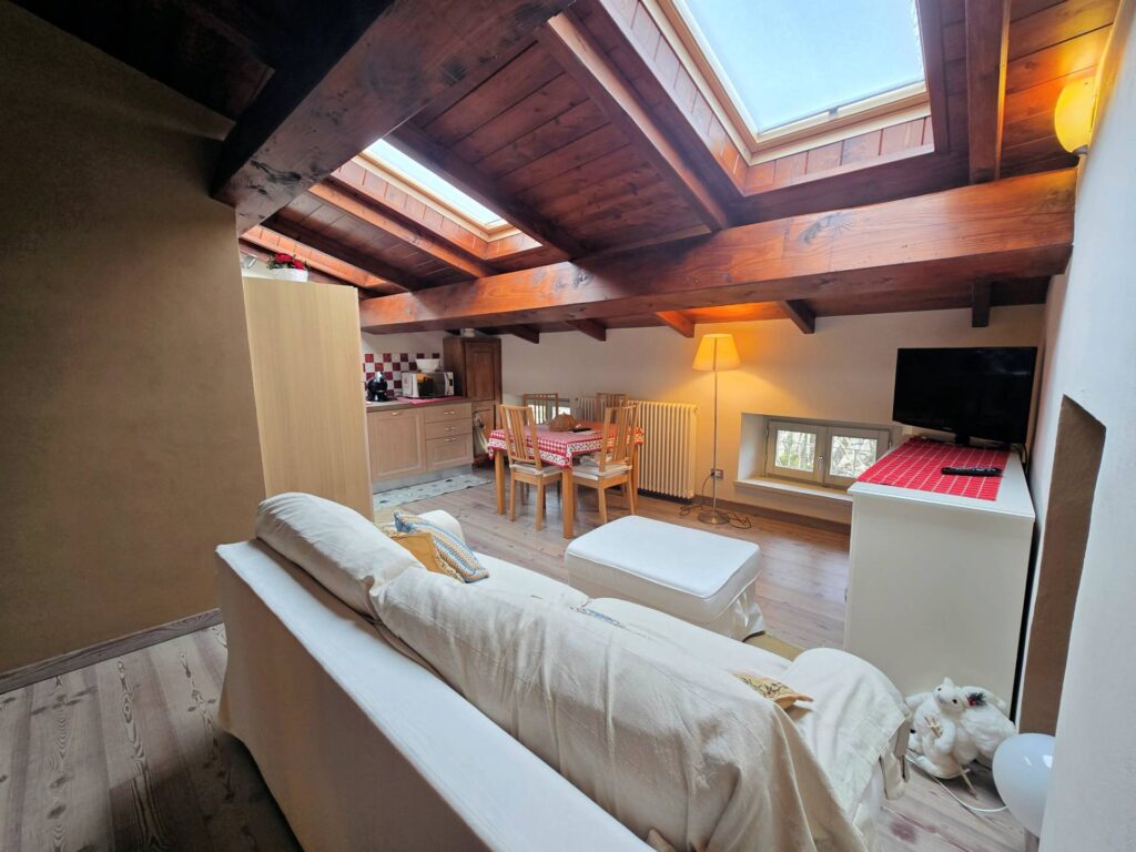 1614-Mansarda ristrutturata nel centro del paese-Abetone Cutigliano-1 Agenzia Immobiliare ASIP