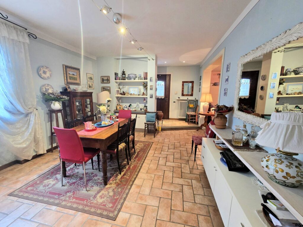 1692-Ampia porzione di villetta bifamiliare con giardino-Massa e Cozzile-6 Agenzia Immobiliare ASIP