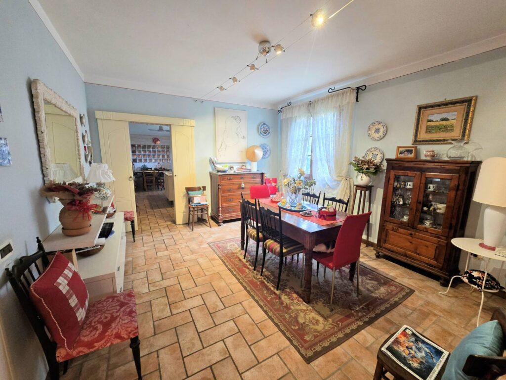 1692-Ampia porzione di villetta bifamiliare con giardino-Massa e Cozzile-5 Agenzia Immobiliare ASIP