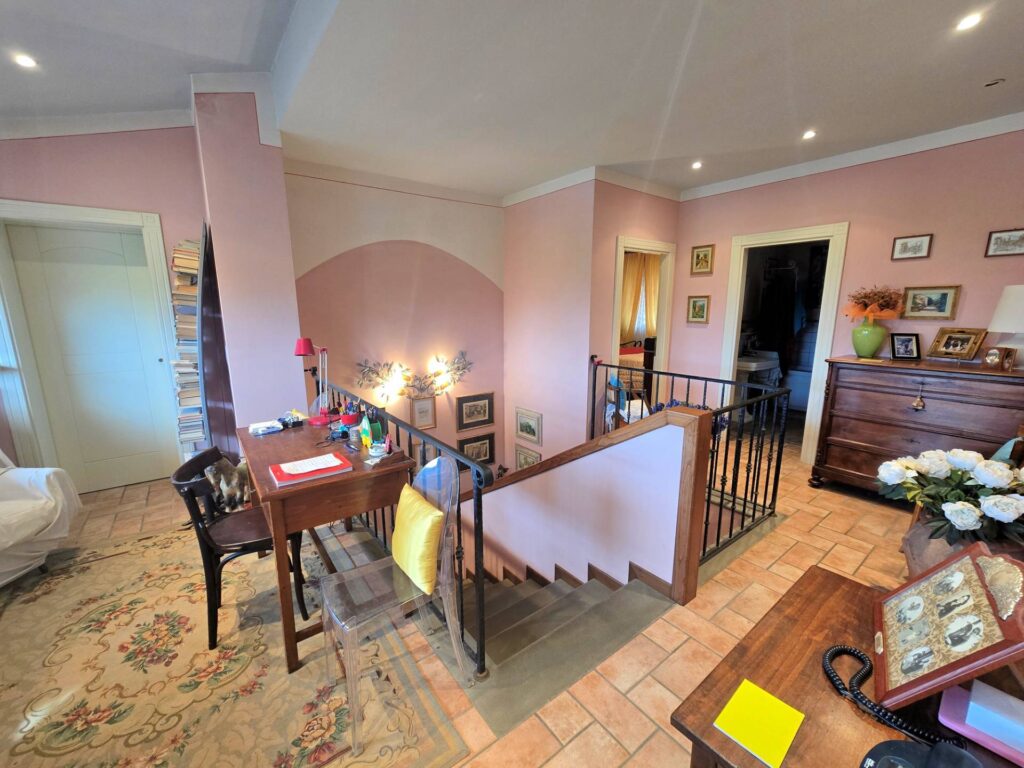 1692-Ampia porzione di villetta bifamiliare con giardino-Massa e Cozzile-13 Agenzia Immobiliare ASIP