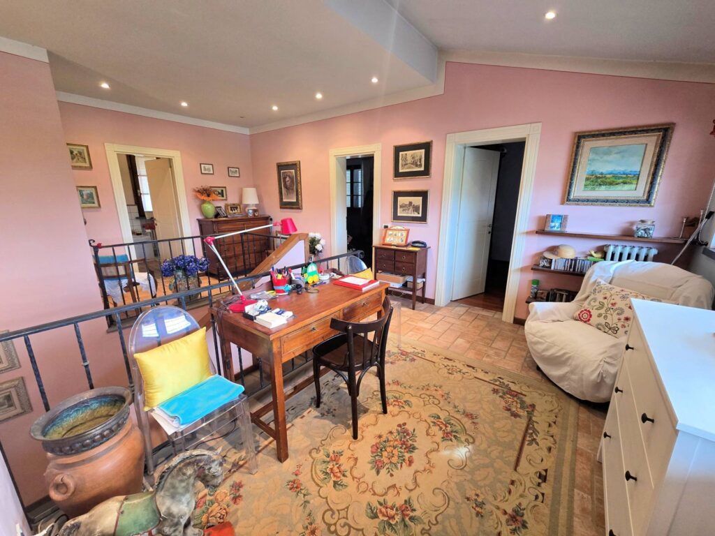 1692-Ampia porzione di villetta bifamiliare con giardino-Massa e Cozzile-15 Agenzia Immobiliare ASIP