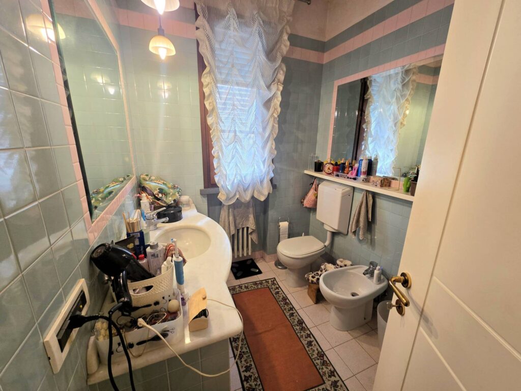 1692-Ampia porzione di villetta bifamiliare con giardino-Massa e Cozzile-31 Agenzia Immobiliare ASIP