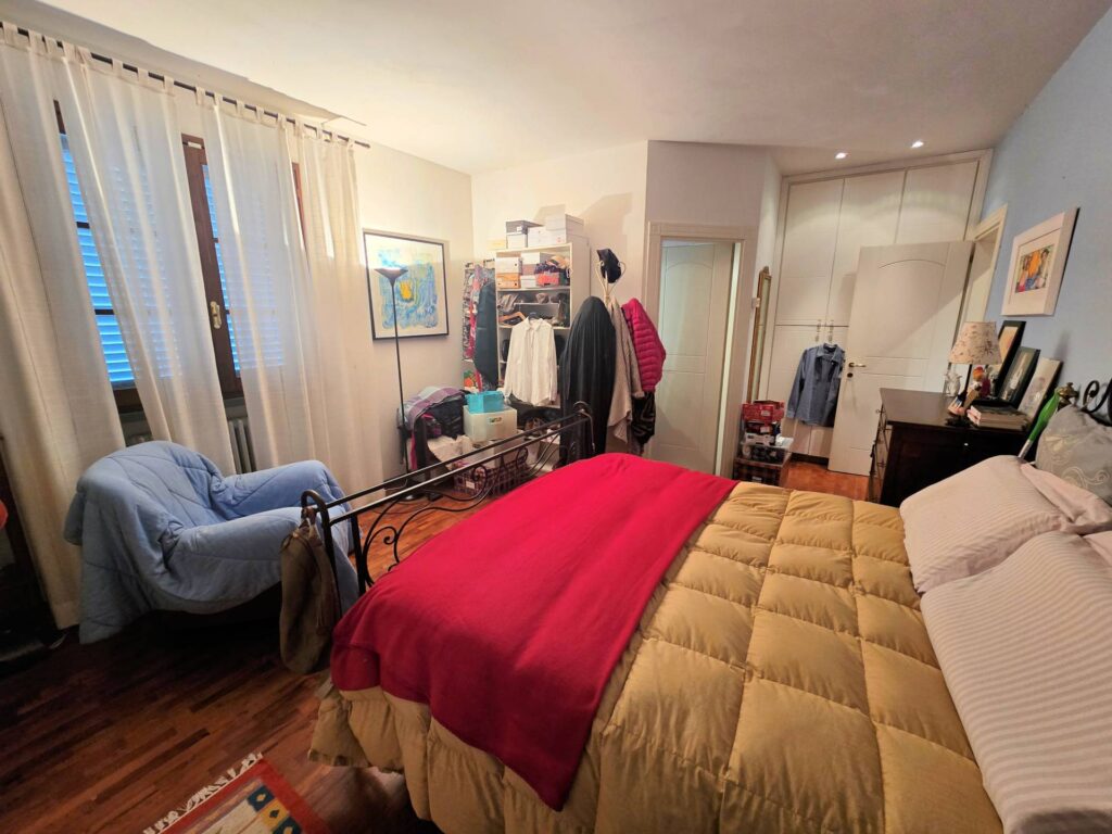 1692-Ampia porzione di villetta bifamiliare con giardino-Massa e Cozzile-18 Agenzia Immobiliare ASIP