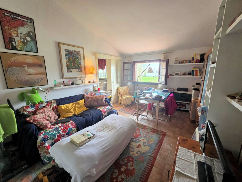 1692-Ampia porzione di villetta bifamiliare con giardino-Massa e Cozzile-23 Agenzia Immobiliare ASIP