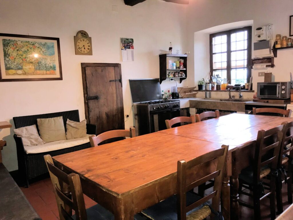 1693-Casa colonica di ampia superficie in posizione dominante con vista panoramica-Massa e Cozzile-10 Agenzia Immobiliare ASIP