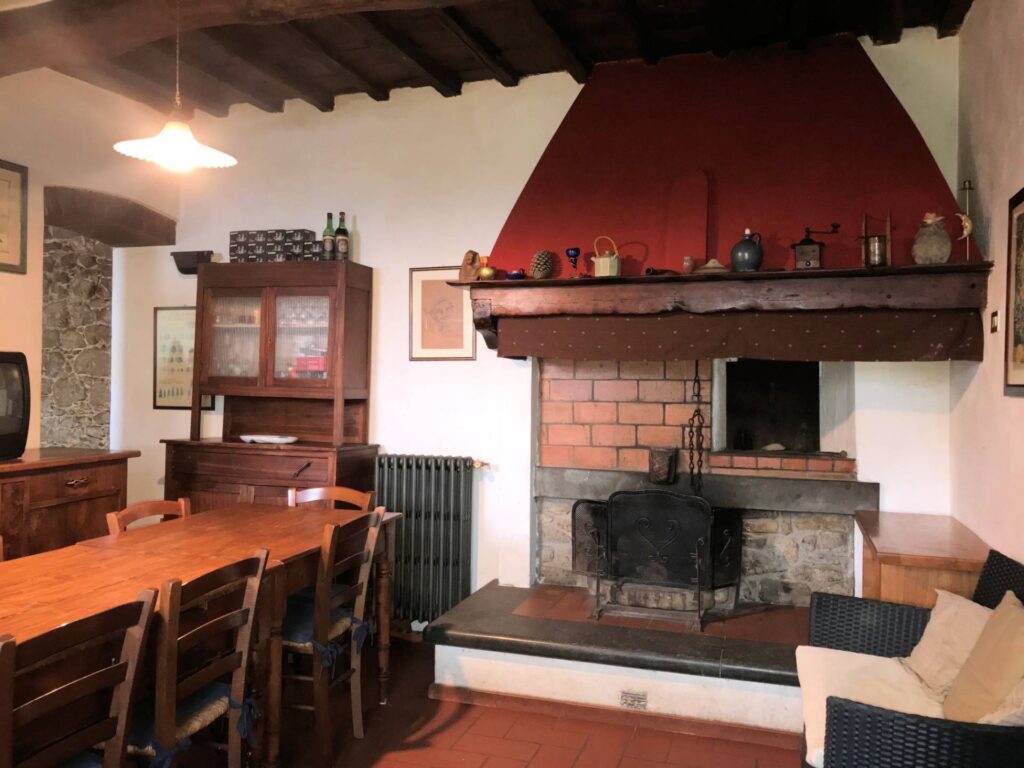 1693-Casa colonica di ampia superficie in posizione dominante con vista panoramica-Massa e Cozzile-13 Agenzia Immobiliare ASIP