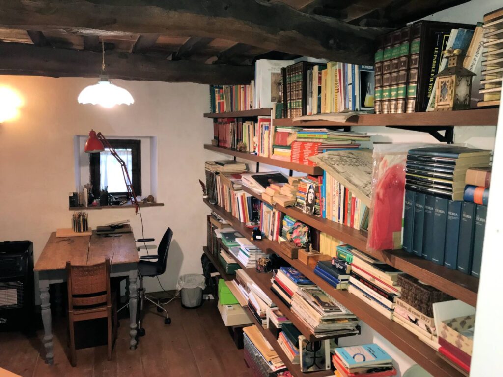 1693-Casa colonica di ampia superficie in posizione dominante con vista panoramica-Massa e Cozzile-16 Agenzia Immobiliare ASIP