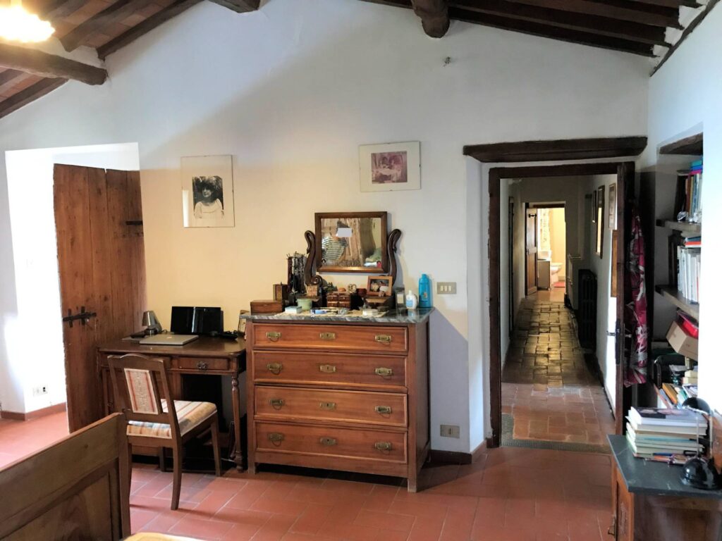 1693-Casa colonica di ampia superficie in posizione dominante con vista panoramica-Massa e Cozzile-26 Agenzia Immobiliare ASIP