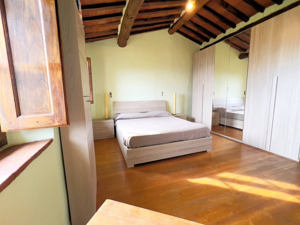 1693-Casa colonica di ampia superficie in posizione dominante con vista panoramica-Massa e Cozzile-27 Agenzia Immobiliare ASIP