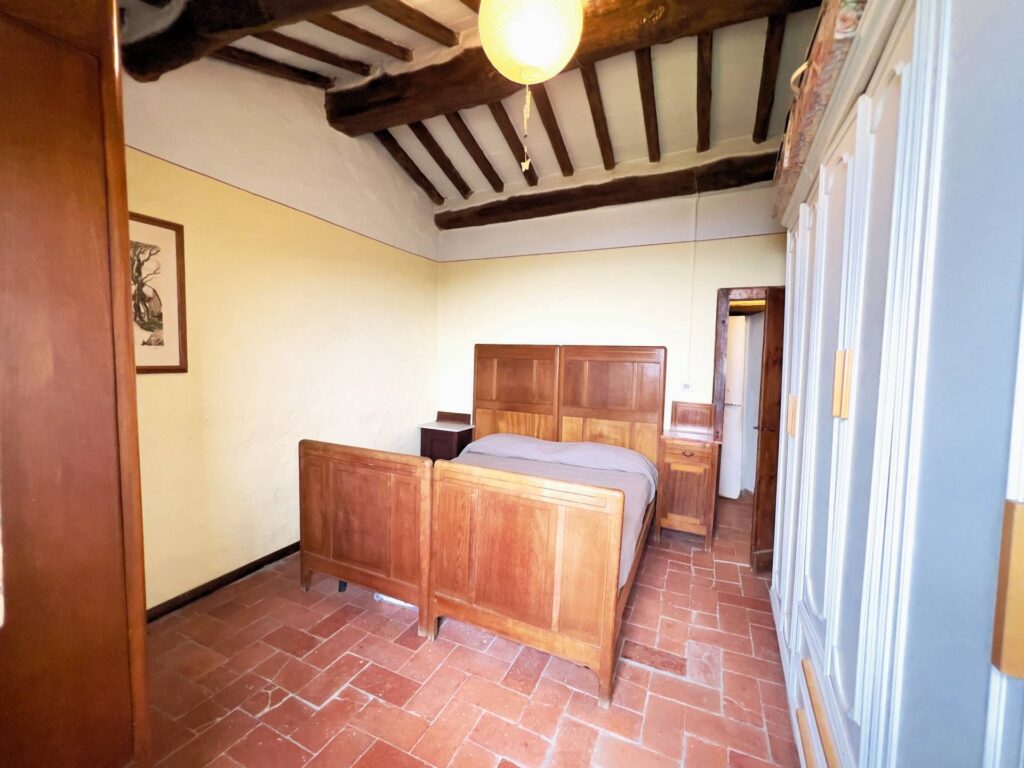 1693-Casa colonica di ampia superficie in posizione dominante con vista panoramica-Massa e Cozzile-23 Agenzia Immobiliare ASIP