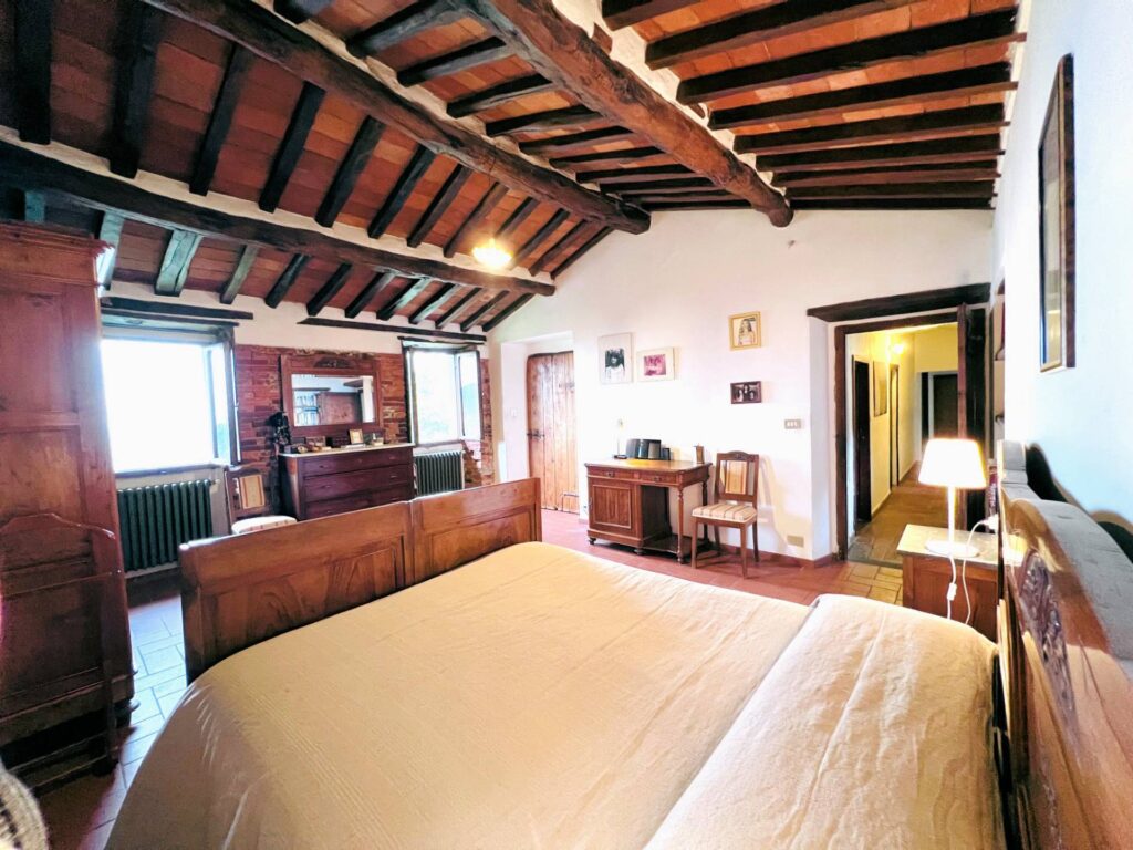 1693-Casa colonica di ampia superficie in posizione dominante con vista panoramica-Massa e Cozzile-20 Agenzia Immobiliare ASIP