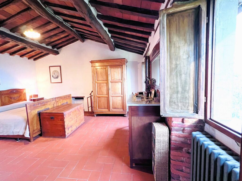 1693-Casa colonica di ampia superficie in posizione dominante con vista panoramica-Massa e Cozzile-25 Agenzia Immobiliare ASIP