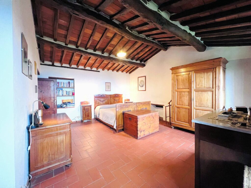 1693-Casa colonica di ampia superficie in posizione dominante con vista panoramica-Massa e Cozzile-22 Agenzia Immobiliare ASIP