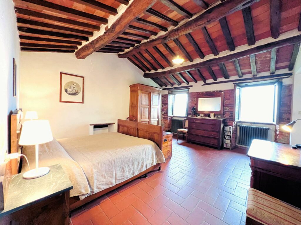 1693-Casa colonica di ampia superficie in posizione dominante con vista panoramica-Massa e Cozzile-28 Agenzia Immobiliare ASIP