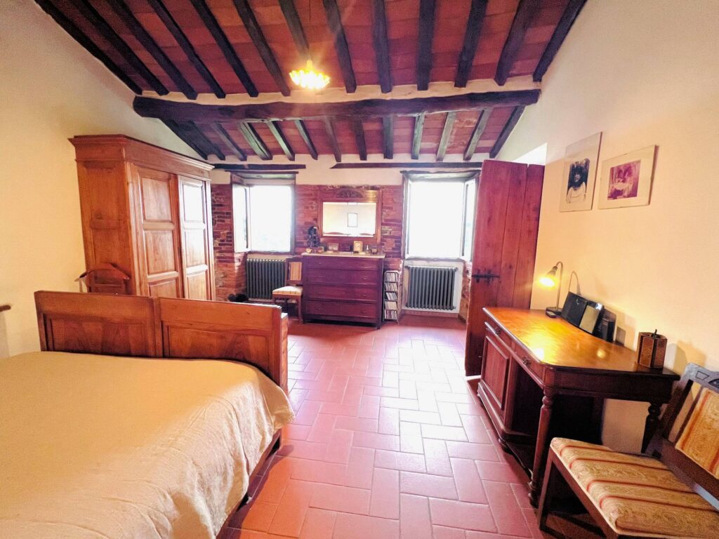 1693-Casa colonica di ampia superficie in posizione dominante con vista panoramica-Massa e Cozzile-30 Agenzia Immobiliare ASIP