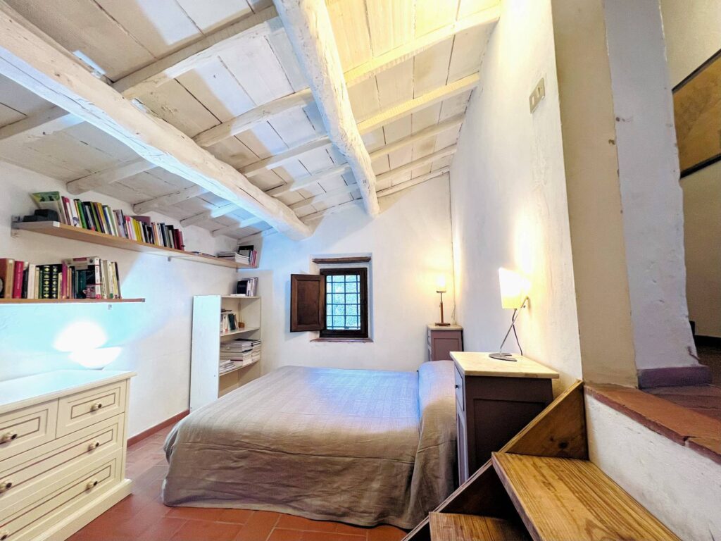 1693-Casa colonica di ampia superficie in posizione dominante con vista panoramica-Massa e Cozzile-29 Agenzia Immobiliare ASIP