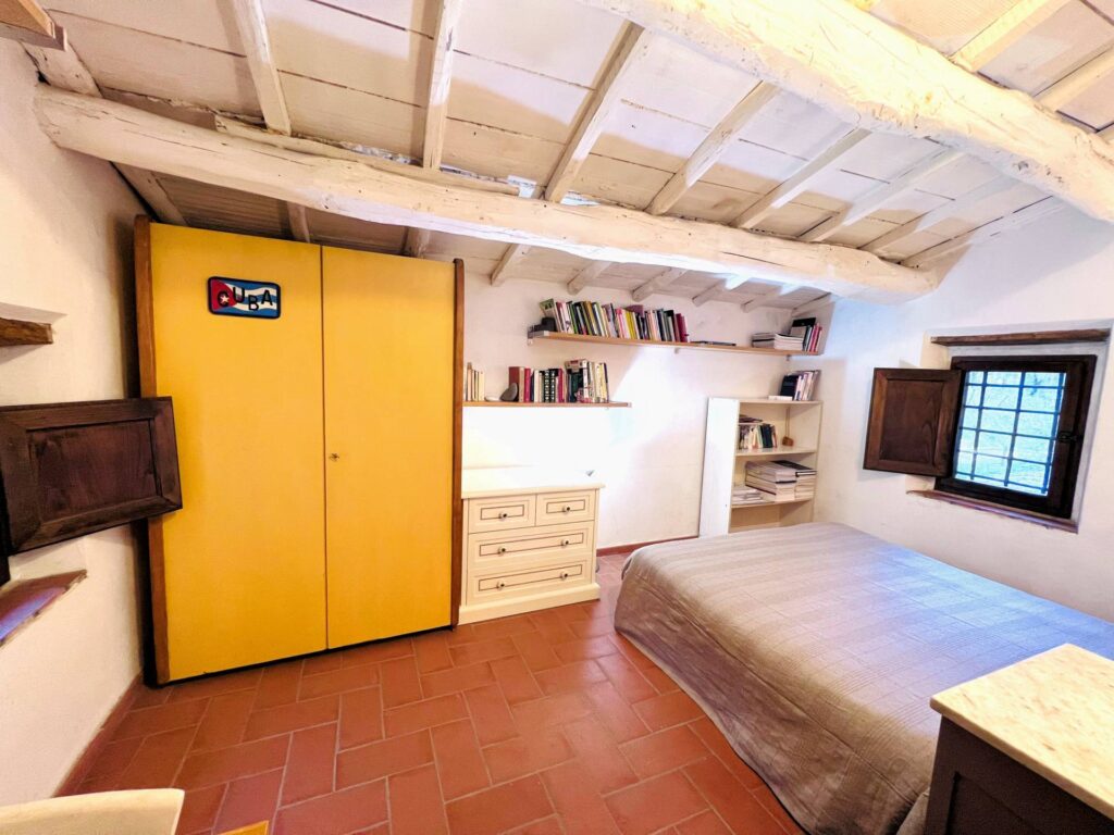 1693-Casa colonica di ampia superficie in posizione dominante con vista panoramica-Massa e Cozzile-33 Agenzia Immobiliare ASIP