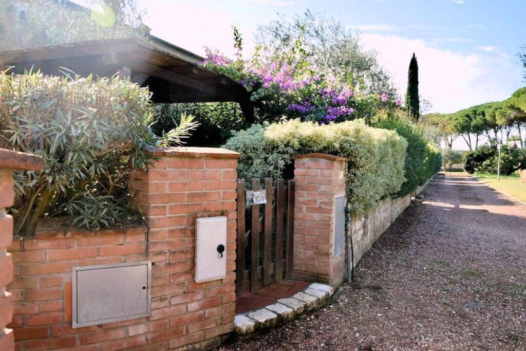 1695-Appartamento al piano terra libero su tre lati con giardino privato in complesso residenziale di alto livello con parco e due piscine condominiali-San Vincenzo-10 Agenzia Immobiliare ASIP