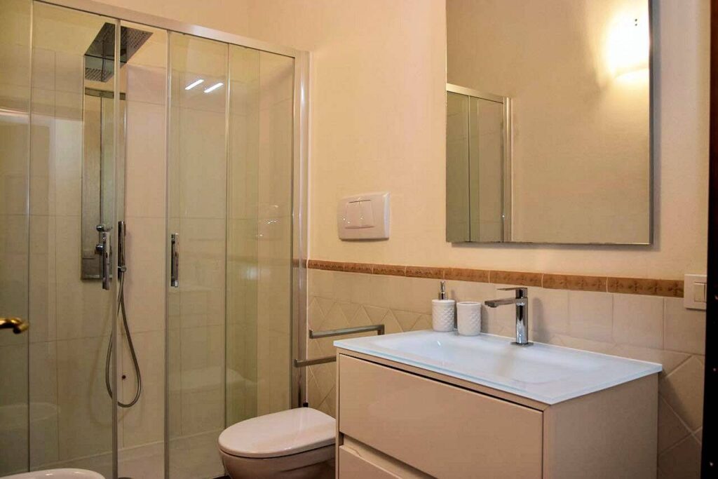 1695-Appartamento al piano terra libero su tre lati con giardino privato in complesso residenziale di alto livello con parco e due piscine condominiali-San Vincenzo-22 Agenzia Immobiliare ASIP