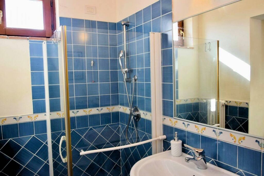 1695-Appartamento al piano terra libero su tre lati con giardino privato in complesso residenziale di alto livello con parco e due piscine condominiali-San Vincenzo-23 Agenzia Immobiliare ASIP