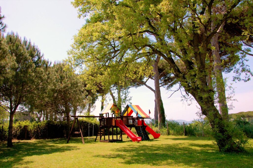 1695-Appartamento al piano terra libero su tre lati con giardino privato in complesso residenziale di alto livello con parco e due piscine condominiali-San Vincenzo-11 Agenzia Immobiliare ASIP