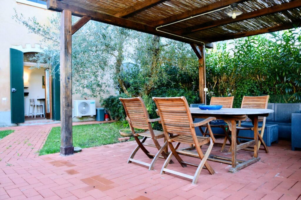 1695-Appartamento al piano terra libero su tre lati con giardino privato in complesso residenziale di alto livello con parco e due piscine condominiali-San Vincenzo-7 Agenzia Immobiliare ASIP