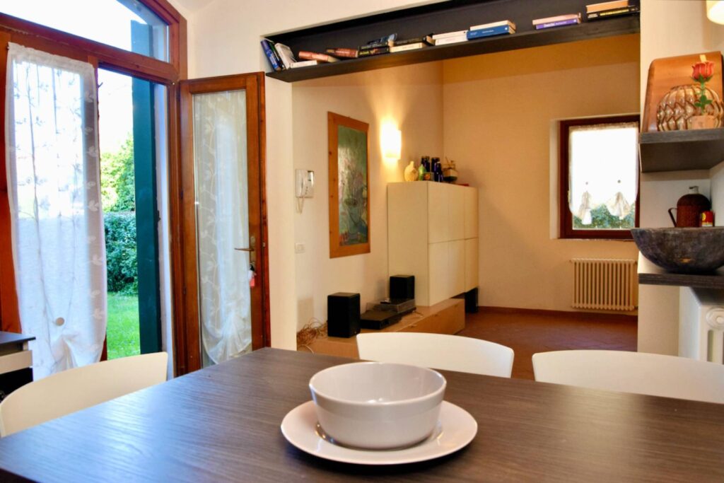 1695-Appartamento al piano terra libero su tre lati con giardino privato in complesso residenziale di alto livello con parco e due piscine condominiali-San Vincenzo-17 Agenzia Immobiliare ASIP