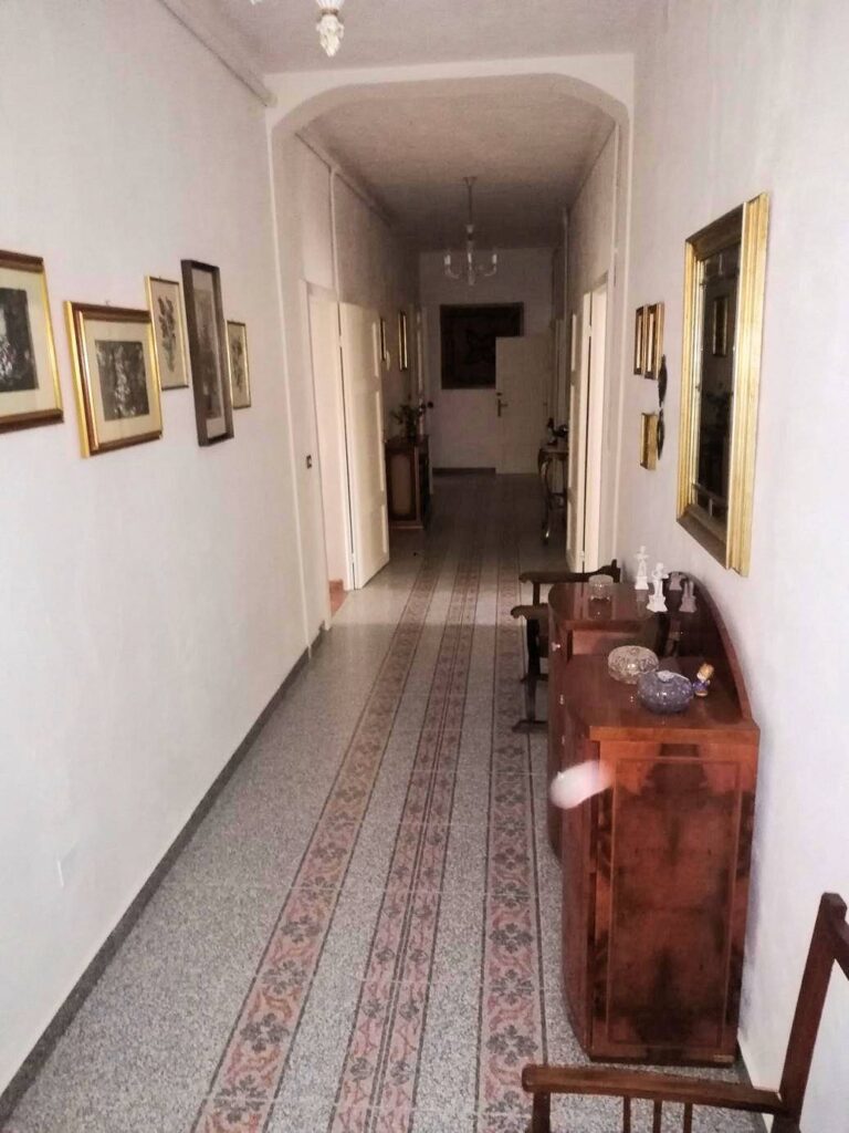 1698-Complesso immbiliare di ampia superficie con villa d'epoca dependance e ampio parco in posizione collinare-Montecatini Val di Cecina-20 Agenzia Immobiliare ASIP