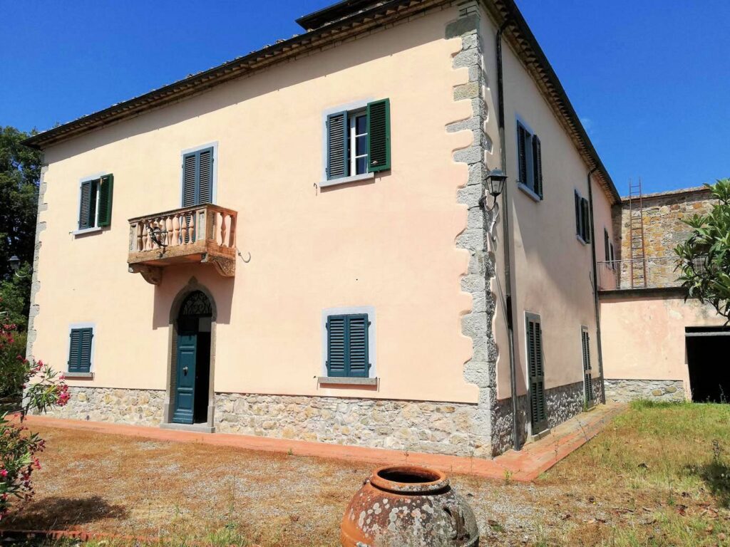 1698-Complesso immbiliare di ampia superficie con villa d'epoca dependance e ampio parco in posizione collinare-Montecatini Val di Cecina-2 Agenzia Immobiliare ASIP