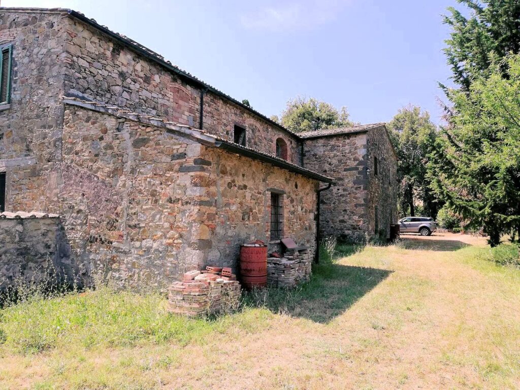 1698-Complesso immbiliare di ampia superficie con villa d'epoca dependance e ampio parco in posizione collinare-Montecatini Val di Cecina-7 Agenzia Immobiliare ASIP