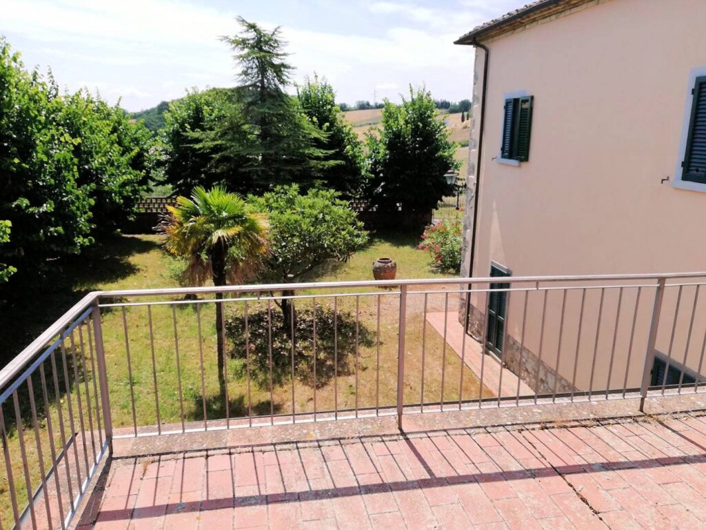 1698-Complesso immbiliare di ampia superficie con villa d'epoca dependance e ampio parco in posizione collinare-Montecatini Val di Cecina-3 Agenzia Immobiliare ASIP