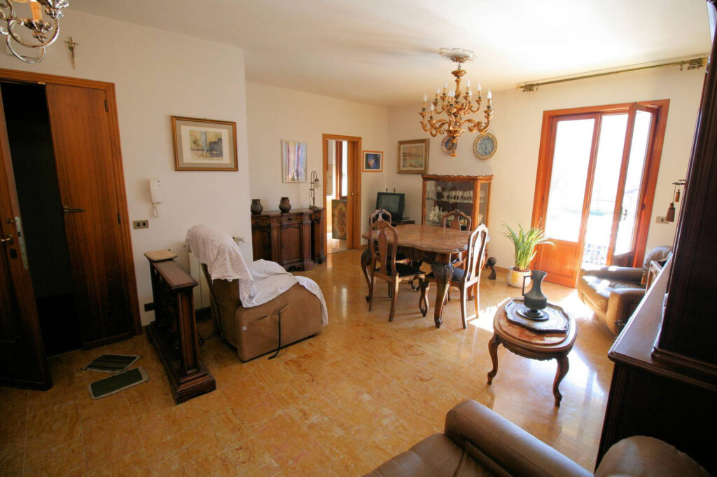 973-Appartamento al piano secondo con cantina e garage-San Marcello Piteglio-4 Agenzia Immobiliare ASIP