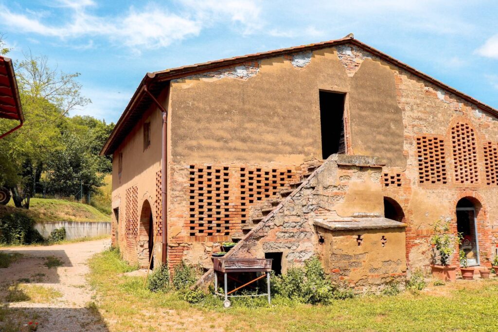 1337-Azienda agricola composta da diversi fabbricati e  ampio terreno seminativo e in parte a vigneto-San Miniato-10 Agenzia Immobiliare ASIP