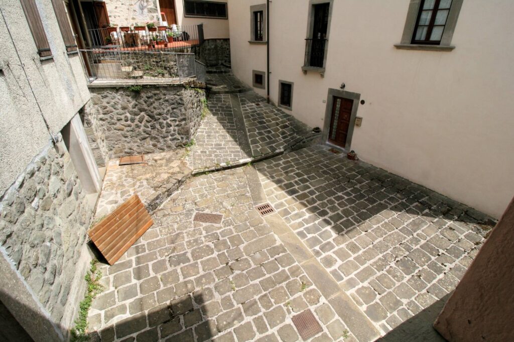 1044-Appartamento completamente ristrutturato disposto su due livelli con entrata indipendente-Abetone Cutigliano-12 Agenzia Immobiliare ASIP