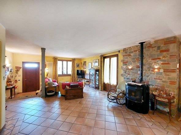 959-villa di ampia superficie con giardino-Loro Ciuffenna-4 Agenzia Immobiliare ASIP