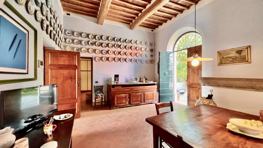 984-Villa storica di ampie dimensioni con parco dependance e piscina-Lucca-10 Agenzia Immobiliare ASIP