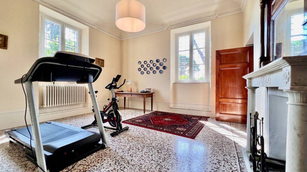 984-Villa storica di ampie dimensioni con parco dependance e piscina-Lucca-16 Agenzia Immobiliare ASIP