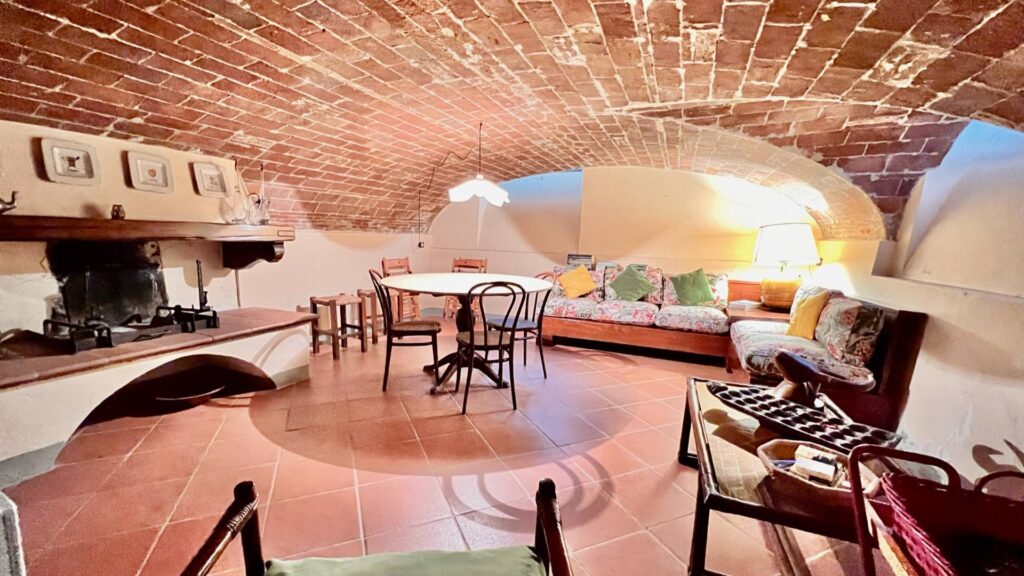 984-Villa storica di ampie dimensioni con parco dependance e piscina-Lucca-13 Agenzia Immobiliare ASIP