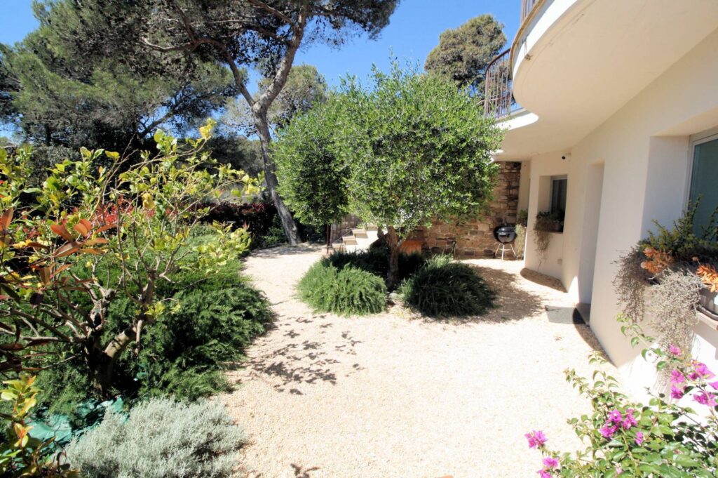 1515-Villetta libera su quattro lati con giardino e vista mare-Livorno-11 Agenzia Immobiliare ASIP